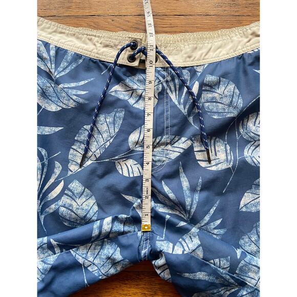 TOMMY BAHAMA Relax Blue/White Floral Cargo Swim Shorts sz M - Picture 9 of 12